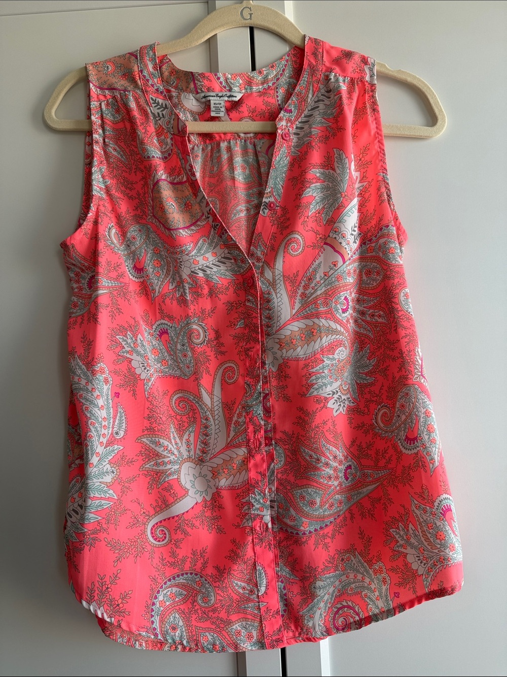 American Eagle Outfitters Coral Paisley Sleeveless Button-Front Camisole